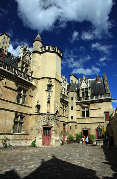393px-Hotel_de_cluny_entrance